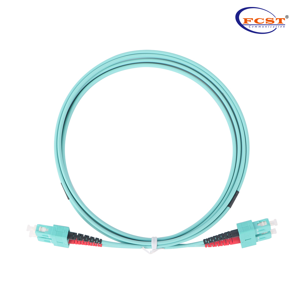 SCUPC-SCUPC دوبلكس OM3 MM 2m PVC 2.0mm كابل تصحيح الألياف البصرية