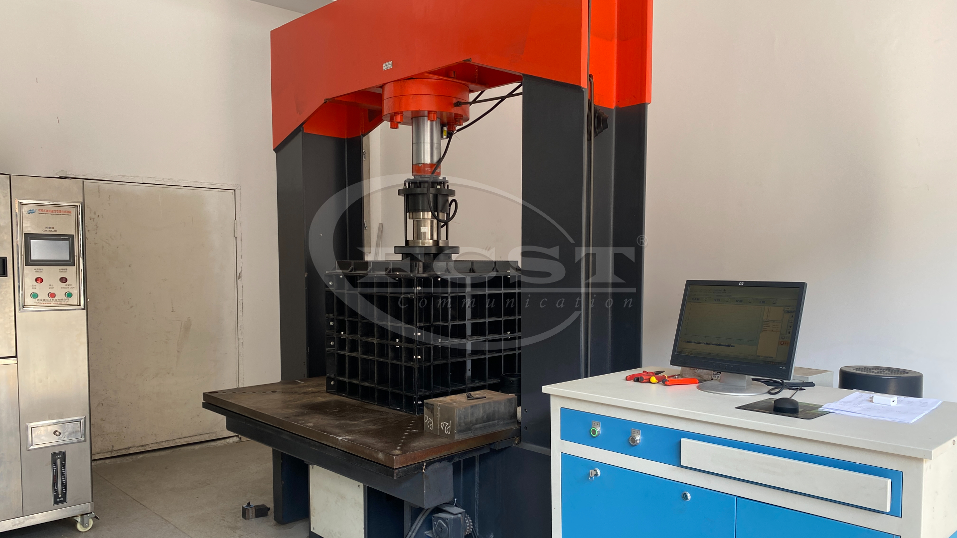 alt اختبار تحمل حمولة قبو الاتصالات تحت الأرض