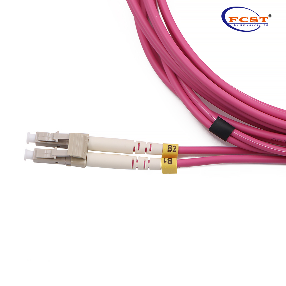 LCUPC-LCUPC دوبلكس OM4 3.0 مم 2 م PVC Patchcord