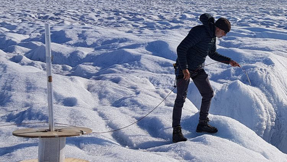 التحدي المتمثل في تركيب الكابلات الجوية FTTH في الظروف الجوية القاسية أو المناطق النائية