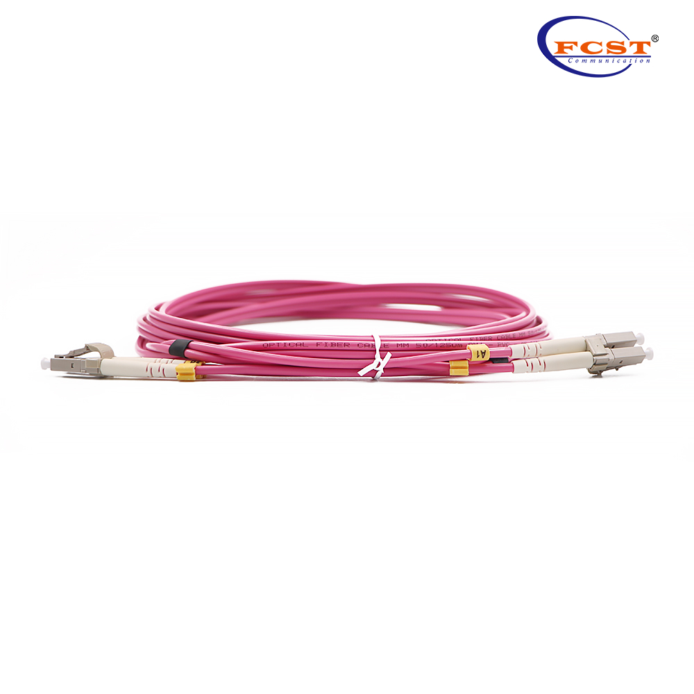 LCUPC-LCUPC دوبلكس OM4 3.0 مم 2 م PVC Patchcord