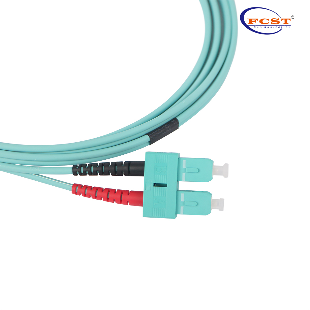 SCUPC-SCUPC دوبلكس OM3 MM 2m PVC 2.0mm كابل تصحيح الألياف البصرية